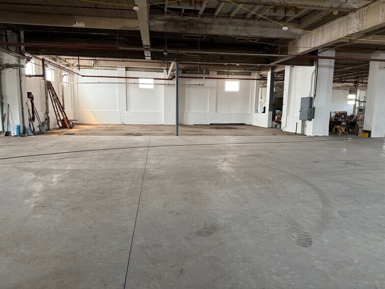 More Photos Of 253 Georgia Ave, Providence Manufacturing For Lease