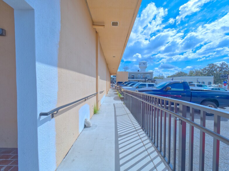 More Photos Of 18 S Main St, Brooksville Office For Lease