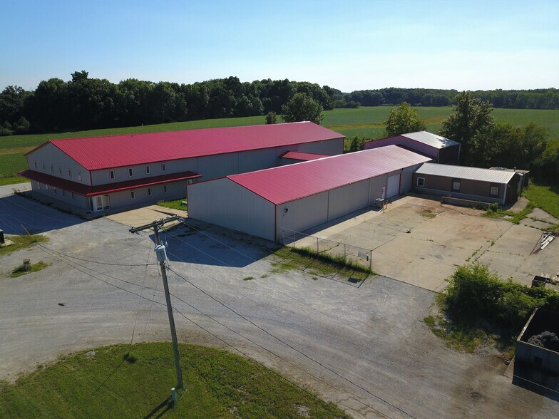 More Photos Of 616A-622 S Main St, Hebron Warehouse For Lease