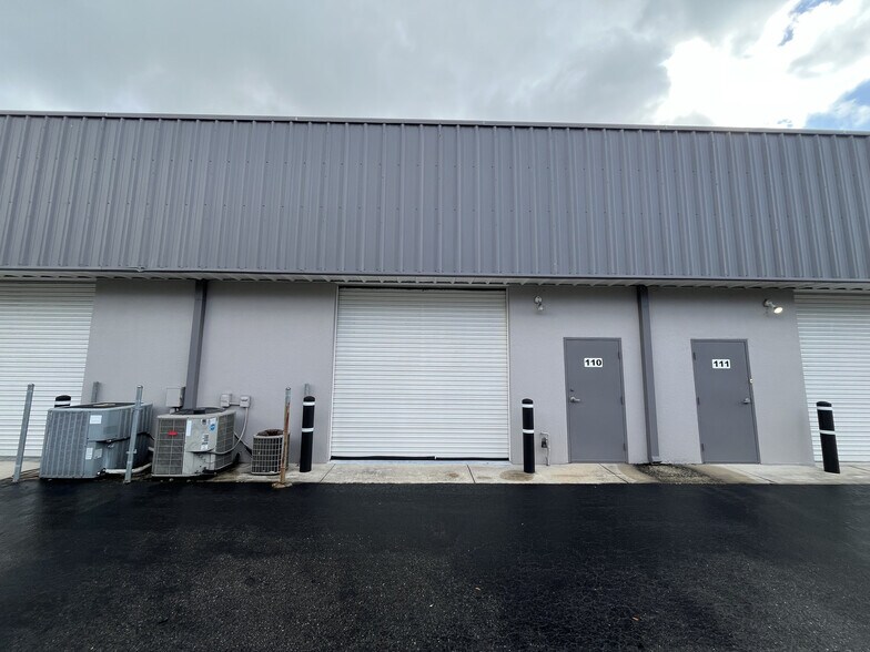 More Photos Of 1891 Porter Lake Dr, Sarasota Light Manufacturing For Sale