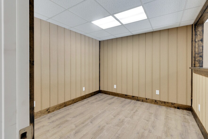 More Photos Of 65 Atlas Rd, Uniontown Manufacturing For Sale