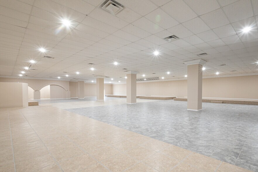 More Photos Of 13644 David Dr, El Paso Showroom For Lease