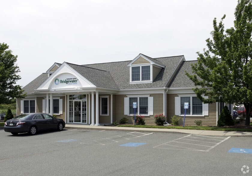More Photos Of 1-42 Fairhaven Commons Way, Fairhaven Unknown For Lease