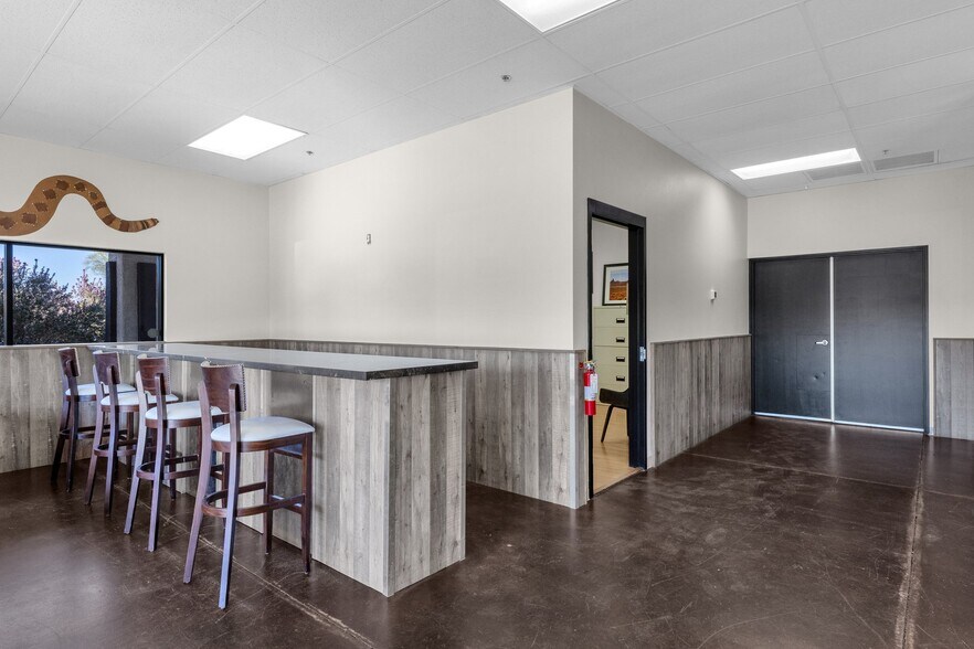 More Photos Of 17212 E Shea Blvd, Fountain Hills Storefront For Sale