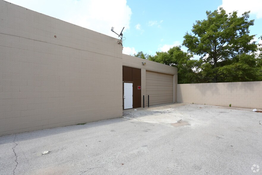 More Photos Of 1829 W Main St, Norman Freestanding For Sale
