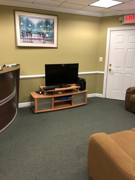 More Photos Of 7901-7915 Belle Point Dr, Greenbelt Office For Lease