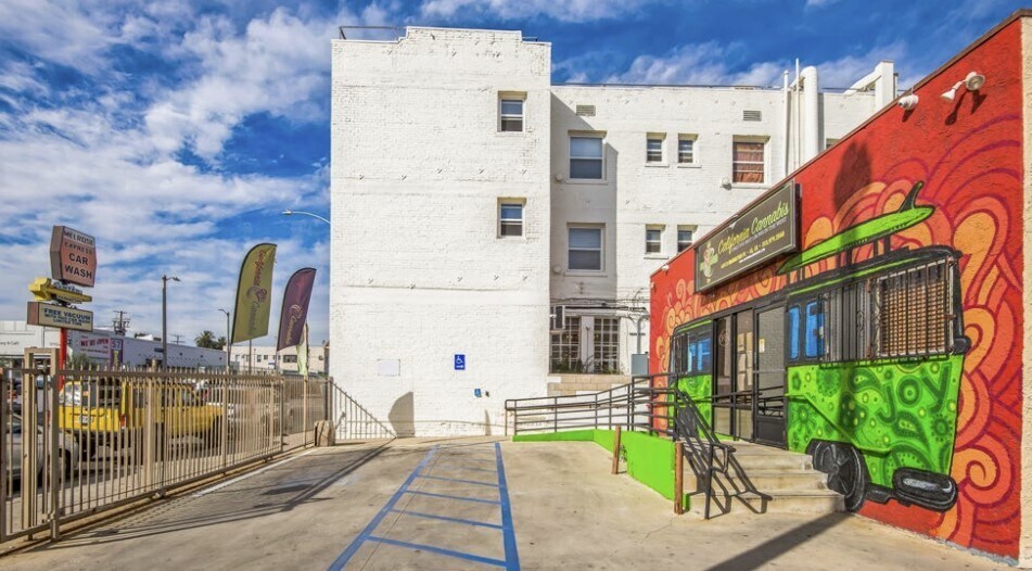 More Photos Of 654 N Manhattan Pl, Los Angeles Medical For Sale