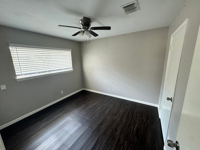 More Photos Of 7315 Housman, Houston Specialty For Sale
