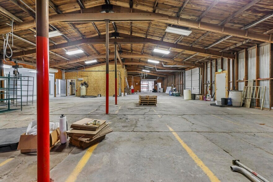 More Photos Of 321 N Main St, Kimberly Unknown For Lease