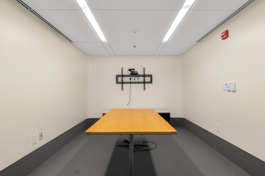 More Photos Of 301 Washington St, Columbus Office For Lease