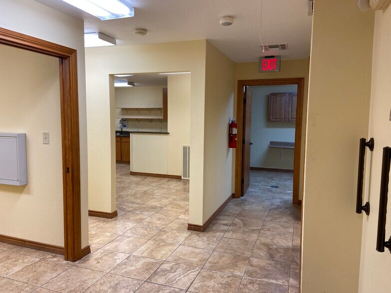 More Photos Of 515 N King St, Seguin Medical For Sale