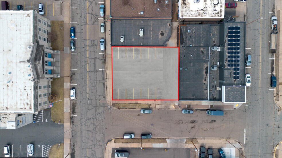 More Photos Of 201 E Lake St, Eau Claire General Retail For Sale