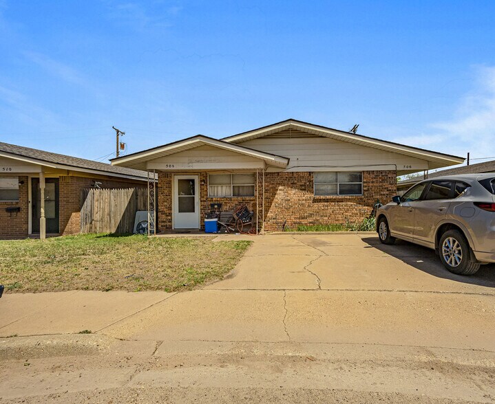 More Photos Of 501-524 Plaza Dr, Slaton Apartments For Sale