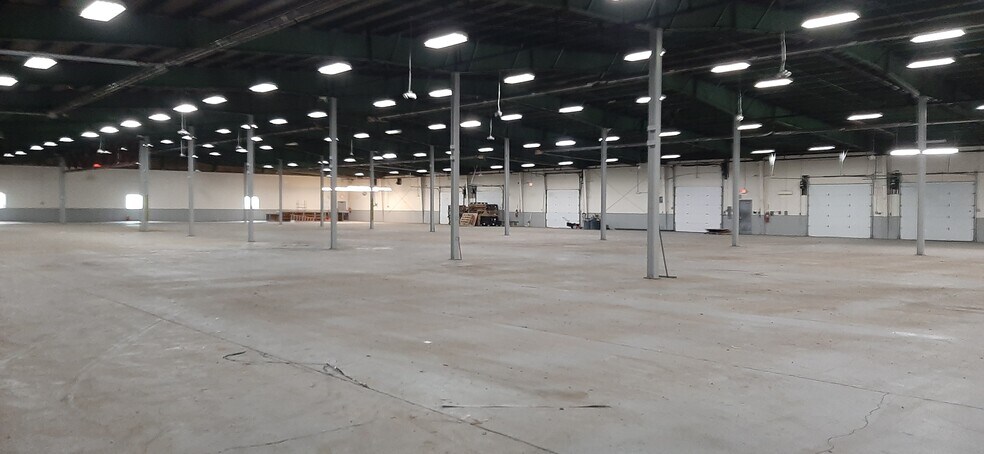 More Photos Of 80 Holton St, Woburn Service For Lease