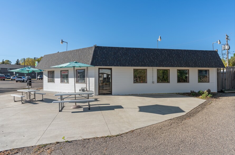 More Photos Of 970 Newton St, Baldwin Restaurant For Sale