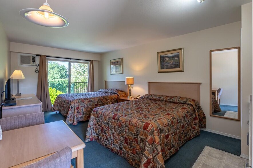 More Photos Of 2107 Tait St, Summerland Hotel For Sale