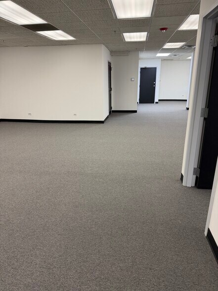 More Photos Of 519 N Cass Ave, Westmont Medical For Lease