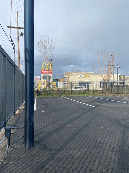 More Photos Of 8628 Sepulveda Blvd, North Hills Storefront Retail Residential For Sale