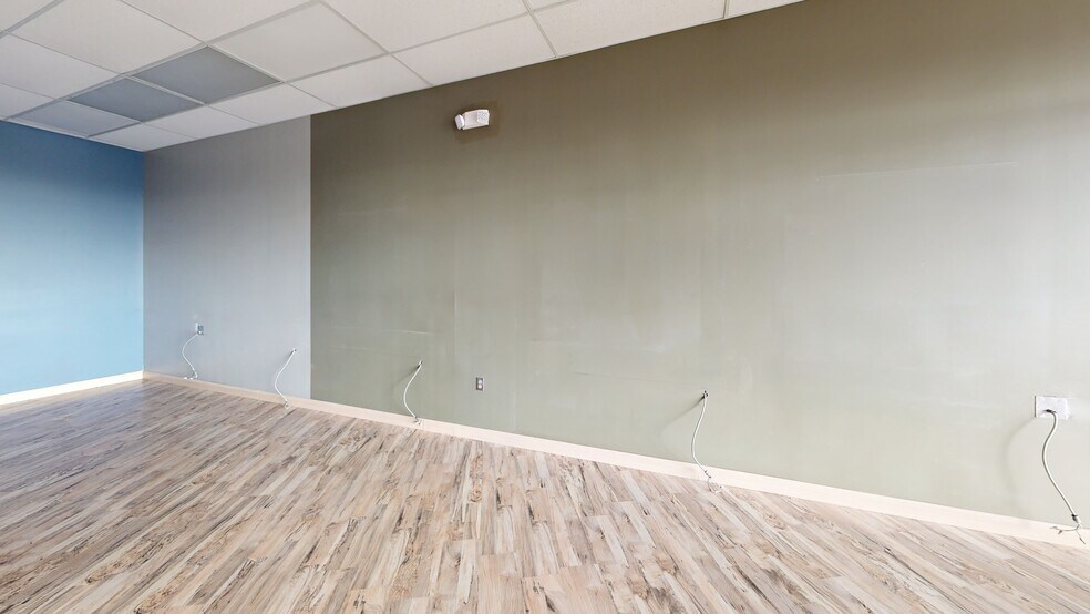 More Photos Of 3308 N Wayne St, Angola General Retail For Lease