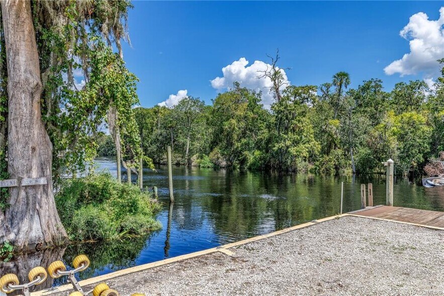 More Photos Of 6617 Riverside Dr, Yankeetown Marina For Sale