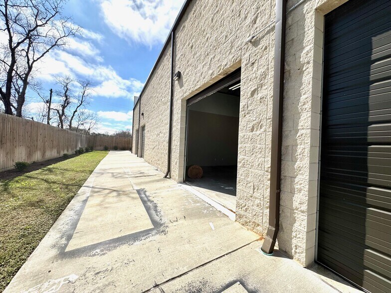 More Photos Of 4215 S Main St, Stafford Showroom For Sale