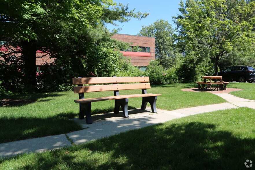 More Photos Of 15 Trafalgar Sq, Nashua Office For Lease