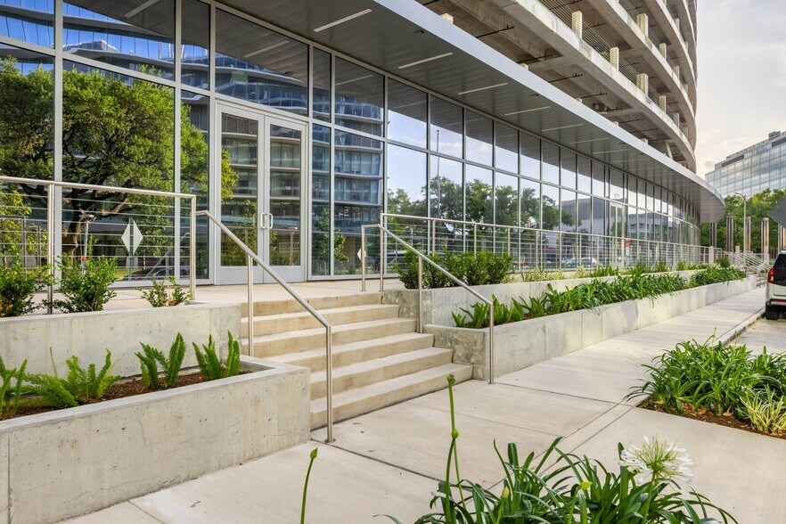 More Photos Of 6919 Main St, Houston Apartments For Lease