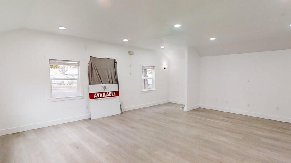 More Photos Of 11518 NE Sandy Blvd, Portland Apartments For Lease