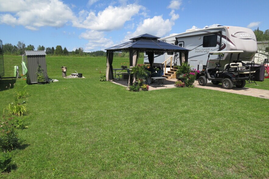 More Photos Of 1789 Rainbow Valley Rd W, Minesing Manufactured Housing Mobile Home Park For Sale