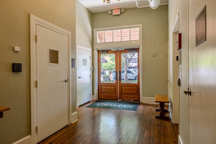 More Photos Of 217 Broad St, Rome Storefront Retail Residential For Sale