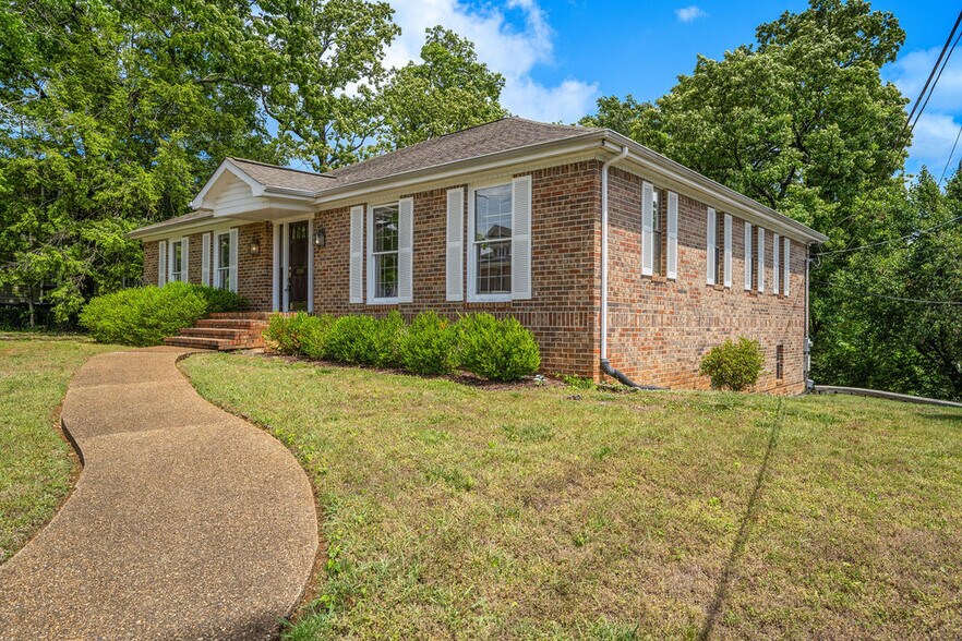 More Photos Of 300 Forest Ave, Chattanooga Office For Sale
