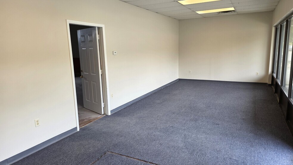 More Photos Of 122 Spring St, Southington Warehouse For Sale