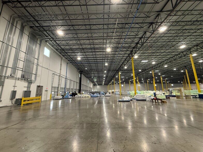 More Photos Of 3584 Mountain Creek Pky, Dallas Distribution For Lease