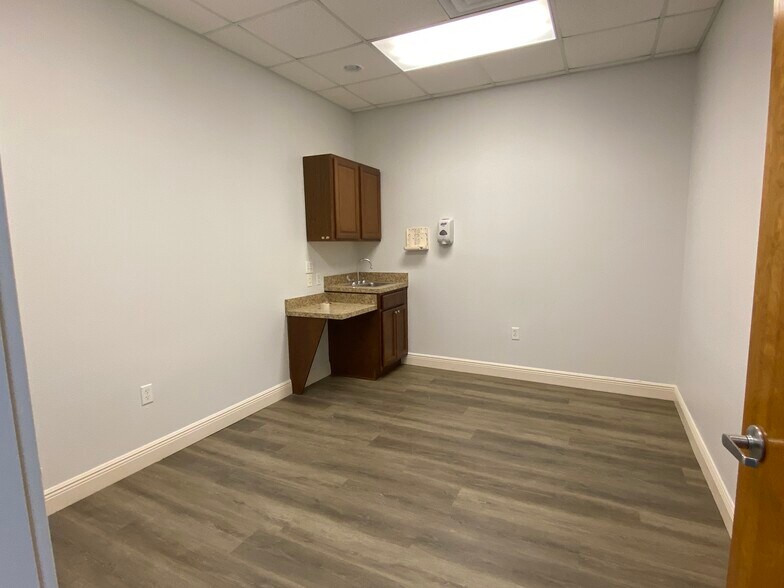 More Photos Of 781 County Road 466, Lady Lake Medical For Sale