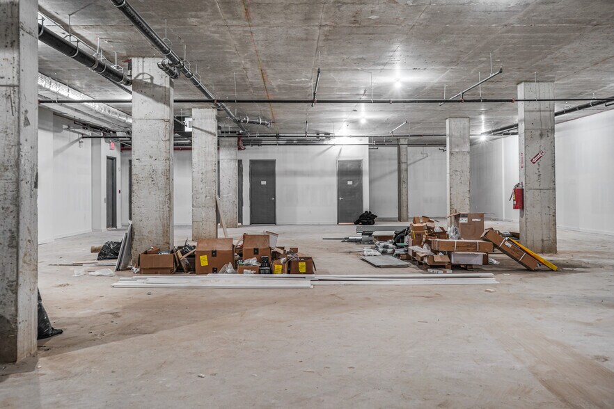 More Photos Of 65 Eckford St, Brooklyn Warehouse For Lease