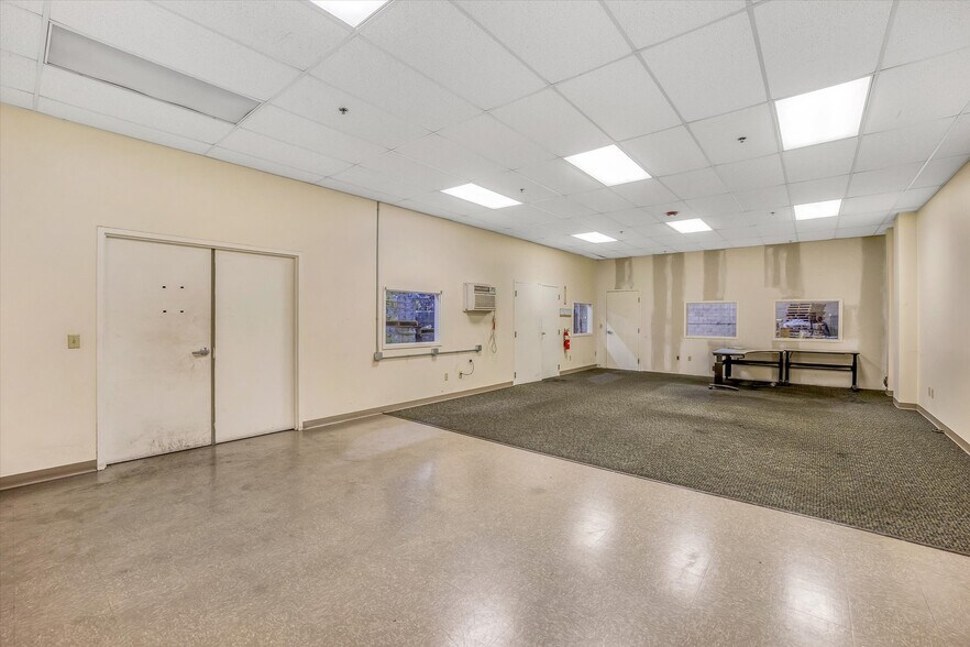 More Photos Of 130-150 Eva St, Saint Paul Industrial For Sale