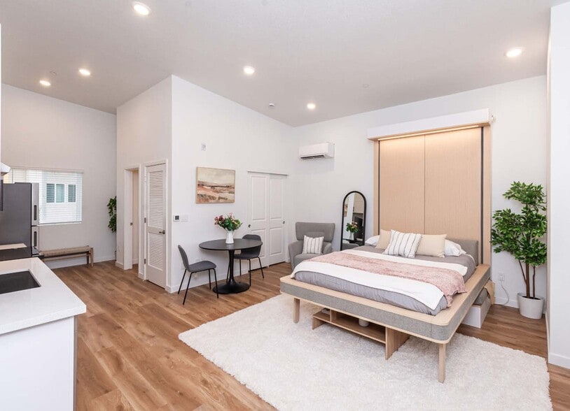 More Photos Of 3131 W St, Sacramento Apartments For Sale