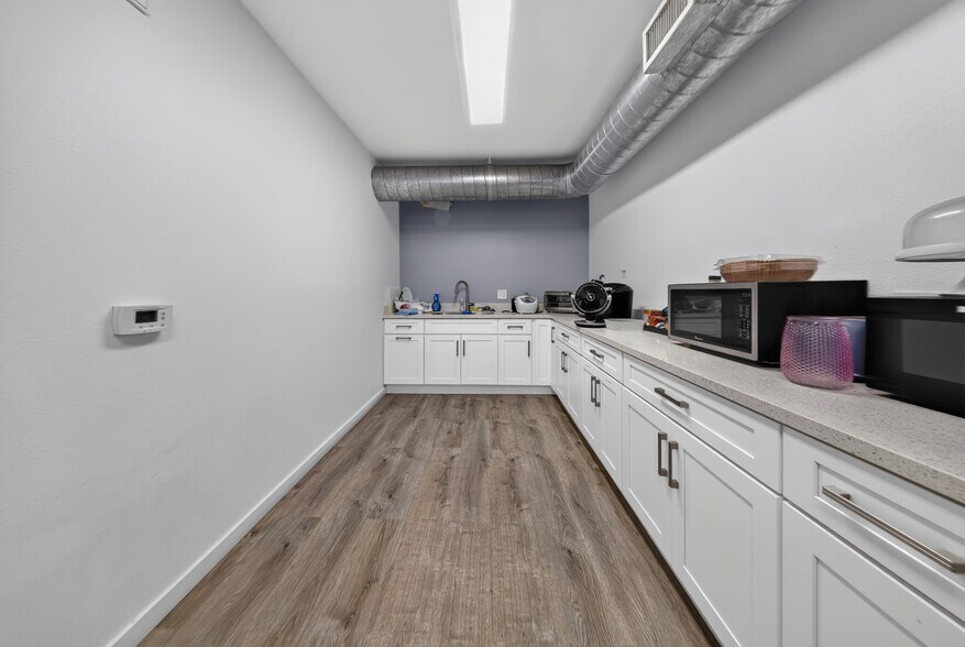 More Photos Of 20847 Sherman Way, Canoga Park Office For Sale