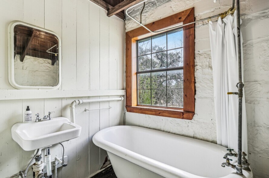 More Photos Of 7735 Mocking Bird Ln, San Antonio Lodge Meeting Hall For Sale