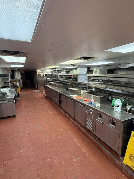More Photos Of 34 Union Sq E, New York General Retail For Sale