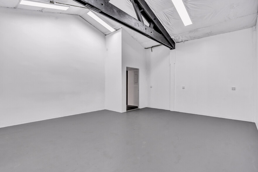 More Photos Of 2934 SE 16th Ave, Portland Flex For Lease