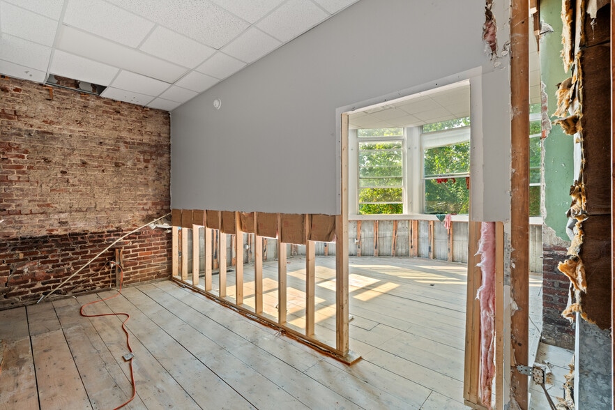 More Photos Of 101 St Clair St, Frankfort Loft Creative Space For Sale