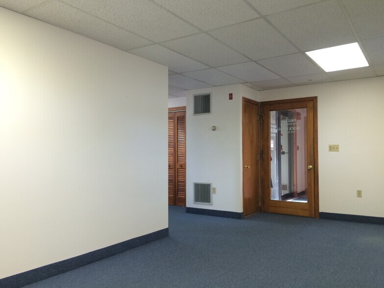More Photos Of 1345 Jefferson Blvd, Warwick Office For Lease