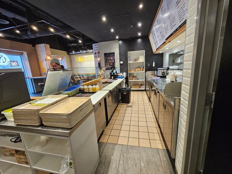 More Photos Of 3 Carlton St, Toronto Apartments For Lease