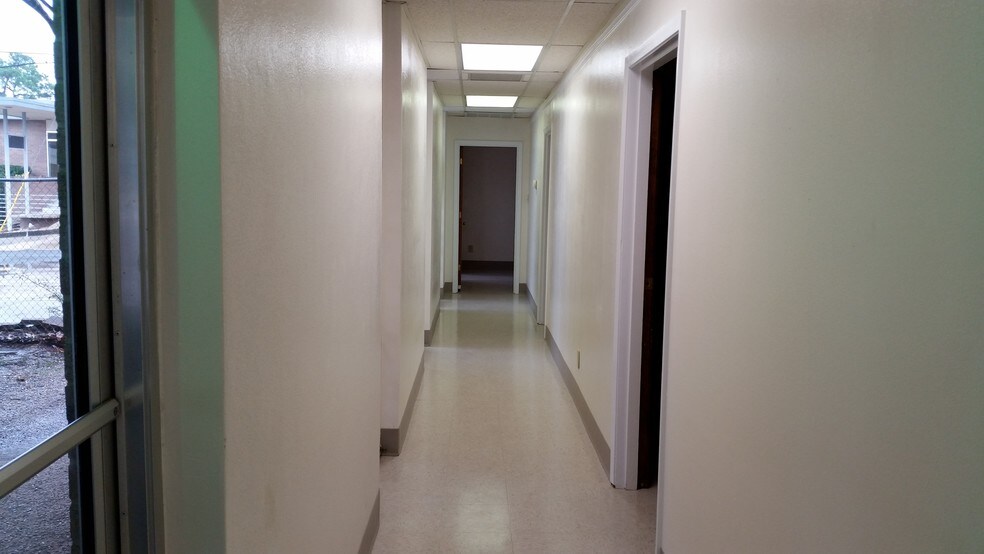 More Photos Of 809 College St, Shreveport Office For Sale