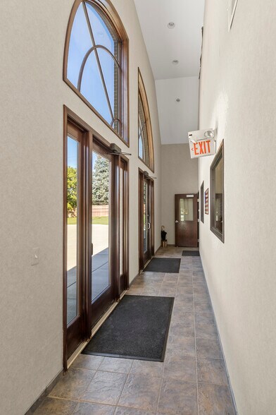 More Photos Of 33 Hiram St, Lake Orion Medical For Lease