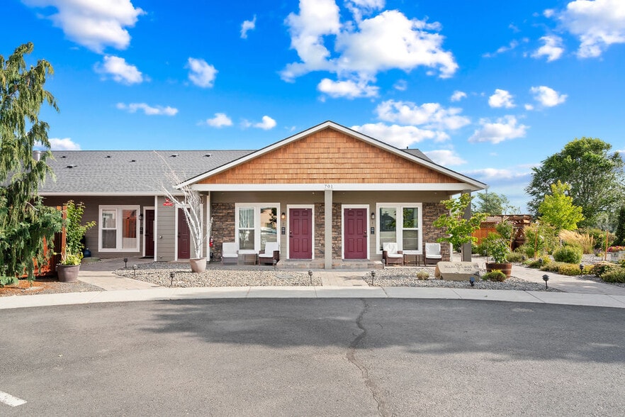 More Photos Of 701 Fountain Blvd, Zillah Hotel For Sale