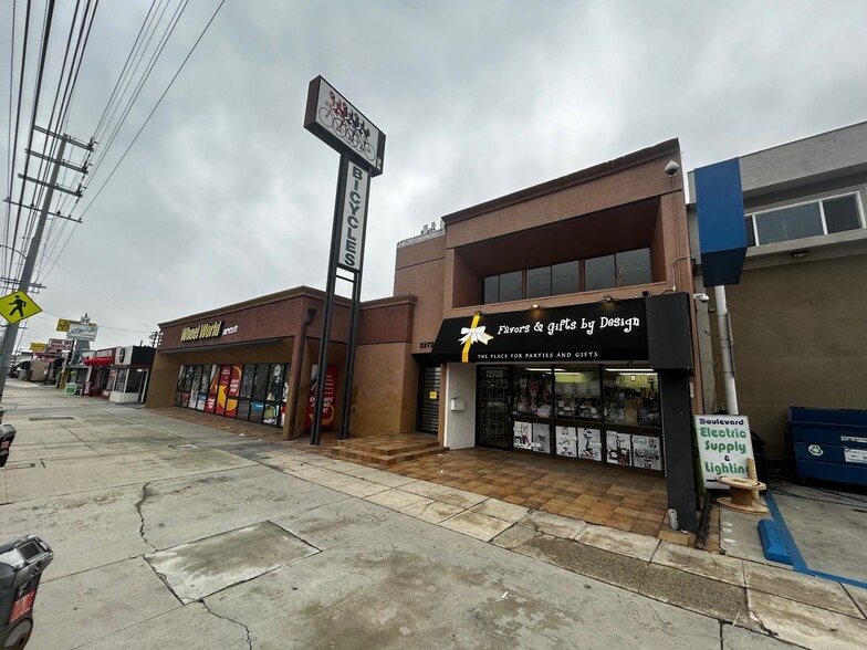 Primary Photo Of 22720 Ventura Blvd, Woodland Hills Storefront For Lease