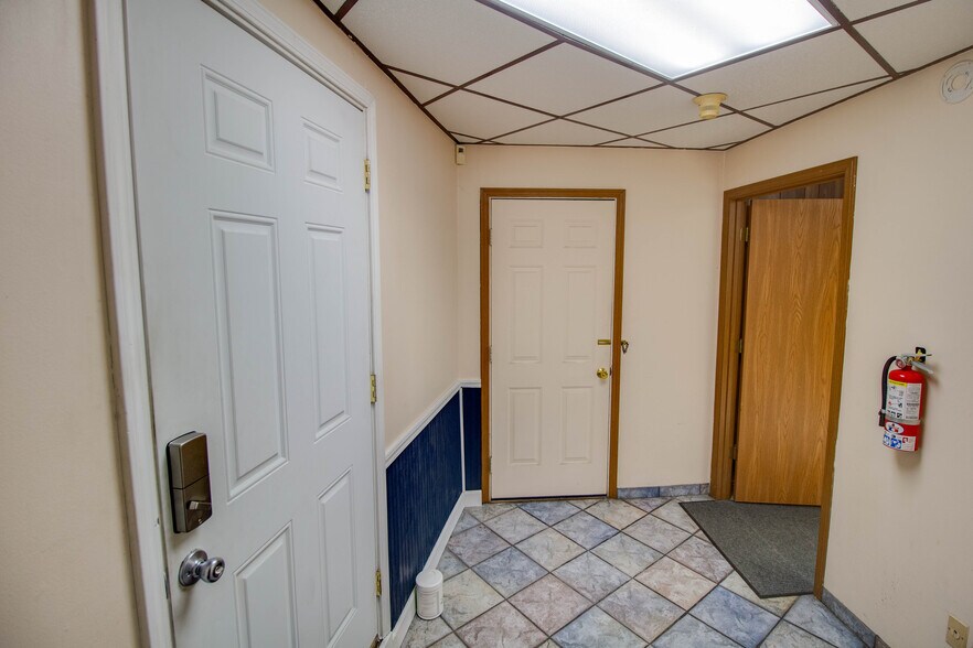 More Photos Of 344 St Louis ave, East Alton Office For Sale