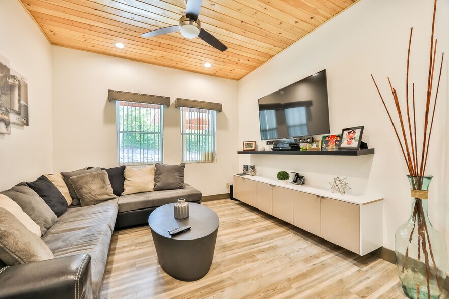 More Photos Of 19 Palsgraf Ct., Elka Park Showroom For Sale